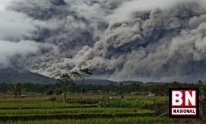 Gunung Semeru Meletus 300x180