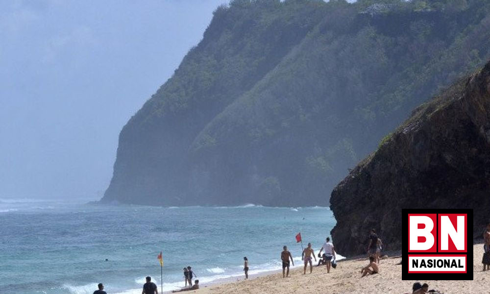Pantai Melasti Badung