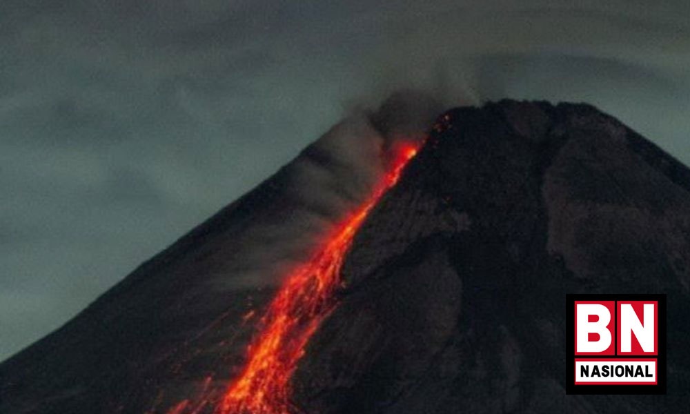 Gunung Merapi Luncurkan 10 Kali Guguran Lava Pijar