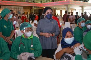 Dukung Program Vaksin Dosis Ketiga, Ketua DPR RI Puan Maharani: “Berikan Gratis Bagi Masyarakat Kurang Mampu.” Dukung Program Vaksin Dosis Ketiga, Ketua DPR RI Puan Maharani: “Berikan Gratis Bagi Masyarakat Kurang Mampu.”