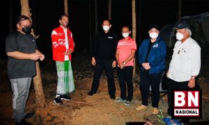 Keluar Tenda Malam-malam di IKN, Jokowi Pakai Sarung dan Jaket G20, Cuma Menteri Basuki yang Setia dengan Pakaian Kerja Keluar Tenda Malam-malam di IKN, Jokowi Pakai Sarung dan Jaket G20, Cuma Menteri Basuki yang Setia dengan Pakaian Kerja