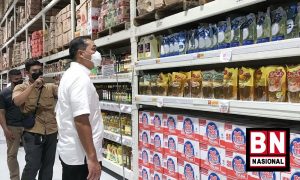 Minyak Goreng Bimoli, Sania, Tropical, dan SunCo Berjejer di Depan Mendag Lutfi saat Dirinya Sidak ke Lotte Grosir Kelapa Gading Minyak Goreng Bimoli, Sania, Tropical, dan SunCo Berjejer di Depan Mendag Lutfi saat Dirinya Sidak ke Lotte Grosir Kelapa Gading