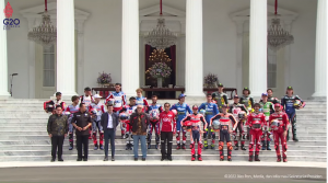  Presiden Jokowi Menjamu Pembalap MotoGP di Istana Negara, Hingga Pegang Bendera Start - BN Nasional 