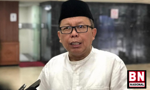 BN Nasional, Jakarta - Gubernur Jawa Barat (Jabar) Ridwan Kamil (RK) mengunjungi Ketum PAN Zulkifli Hasan dan Ketum Golkar Airlangga Hartarto usai terbentuknya Koalisi Indonesia Bersatu. Pertemuan RK dengan ketua tokoh yang digelar terpisah itu disebut membahas soal koalisi hingga Pilpres 2024. PPP yang tergabung dalam koalisi bersama Golkar dan PAN itu menjelaskan alasan RK belum sempat bertemu dengan Ketum PPP Suharso Monoarfa. PPP menyebut Suharso saat ini berada di luar negeri.