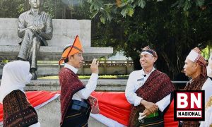 Usai Nonton Konser Slank, Presiden Jokowi Tinjau Pabrik Sorgum dan Bagikan Bansos di Sumba Timur