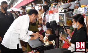 Kunjungi Pasar Peterongan, Presiden Bagikan Bansos dan Tinjau Harga Kebutuhan Pokok