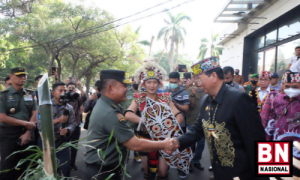 KSAD Jenderal TNI Dudung Abdurachman Dianugerahi Gelar Utama Oleh Warga Dayak Kalimantan - BN Nasional