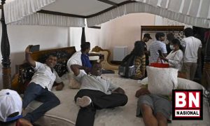 Tolak Keluar Istana, Massa Tunggu Presiden dan PM Resmi Berhenti WhatsApp Image 2022 07 11 At 09.58.03 300x180