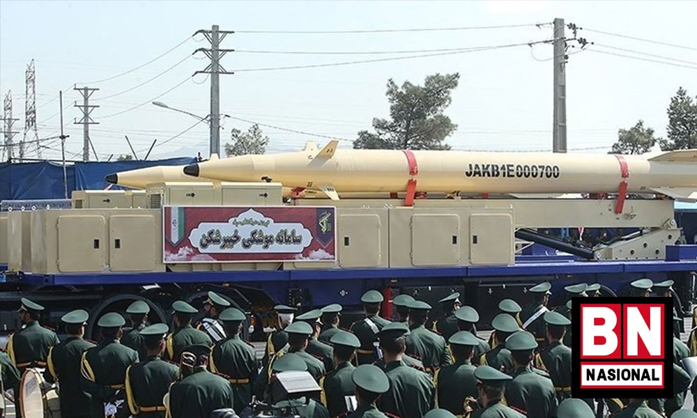 Teheran Luncurkan Rudal Balistik Baru di Parade Peringatan Perang Iran-Irak