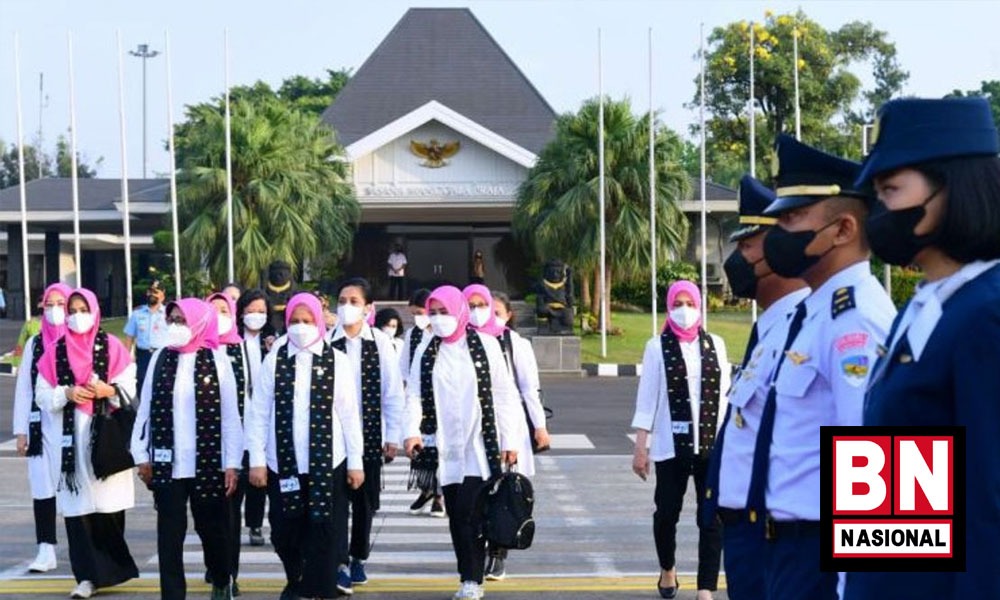 Terbang ke NTT, Iriana Jokowi Tinjau Vaksinasi COVID-19 Sekaligus Lihat Konser 1.000 Sasando