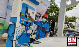 Mobil listrik semakin banyak diminati oleh masyarakat Indonesia. Pemerintah sendiri terus mendorong pengembangan dan penggunaan kendaraan listrik berbasis baterai di tanah air. Melalui PLN, Pemerintah juga gencar membangun charger station secara bertahap untuk menyediakan tempat pengisian bahan bakar kendaraan listrik. 