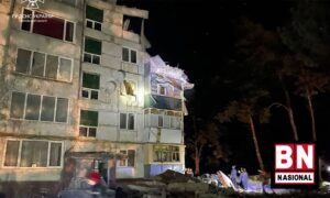 Rusia kembali melancarkan serangan rudal pada Hari Senin ke Ukraina, menghancurkan rumah-rumah dan memadamkan listrik, serta menimbulkan korban jiwa.