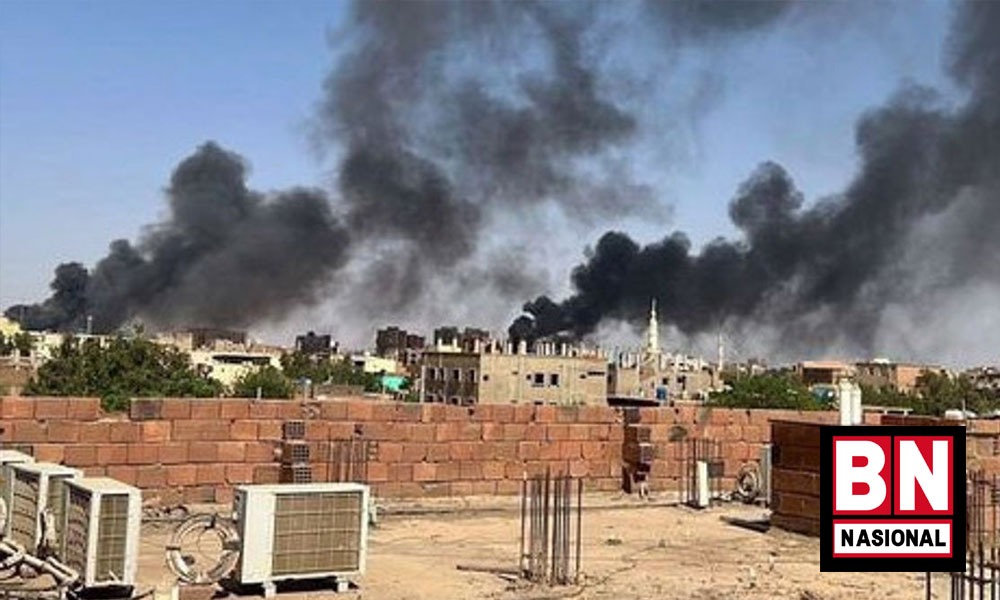 Pasukan khusus yang ditugaskan untuk melakukan ekstraksi staf Kedubes AS di Sudan dibentuk. Operasi dipimpin Komando Afrika AS dan dipantau ketat oleh Departemen Luar Negeri.