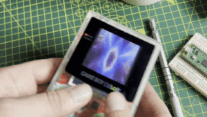 Kit DIY Ini Dapat Mengubah Warna Game Boy Anda Menjadi PC Gaming Mini