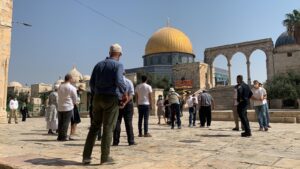 Puluhan pemukim mengotori Masjid Aqsa