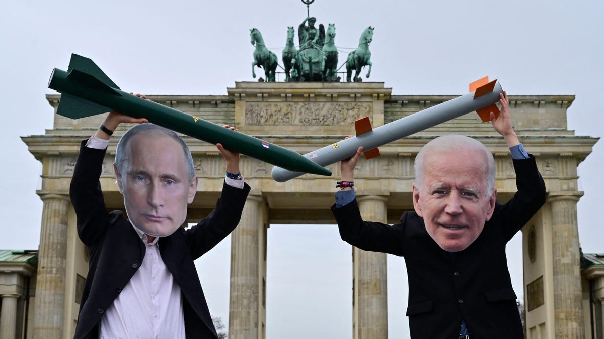 AI Menyebarkan Nuklir 'untuk Mencapai Perdamaian di Dunia' dalam Simulasi Perang yang Menegangkan