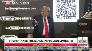 Donald Trump Meluncurkan Situs Web yang Menjual Sepatu Kets Seharga $400 Tapi Mengklaim Itu 'Tidak Politis'