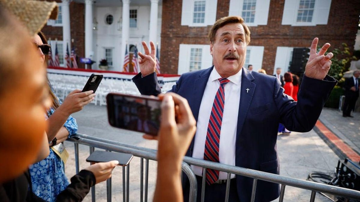 MyPillow Guy Meluncurkan MyStore, Amazon Dari Neraka