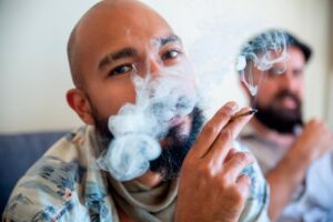 Penggunaan Ganja Terkait dengan Peningkatan Prevalensi Asma pada Remaja dan Dewasa AS