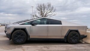 Truk Siber Tesla Berkarat Meski Berbahan Baja Tahan Karat