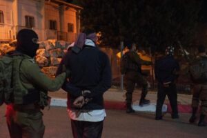 IOF menggerebek rumah-rumah, menculik warga Palestina di Bank W