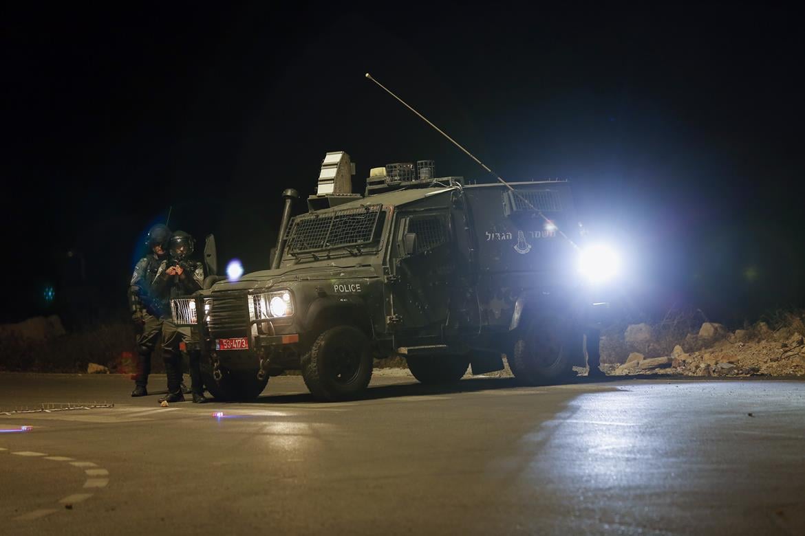 IOF menggerebek rumah-rumah, menculik warga Palestina di Bank W