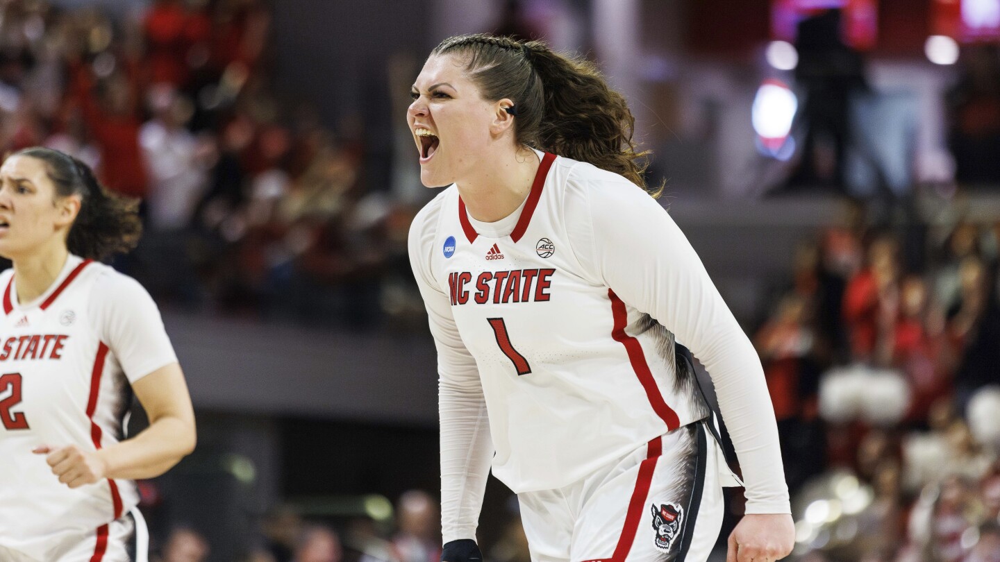 Aziaha James berperan saat NC State mengalahkan Chattanooga 64-45 di turnamen wanita NCAA