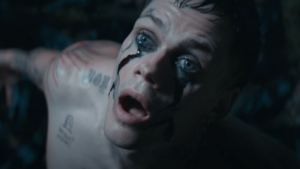 Bill Skarsgård Membawa Darah Baru di Trailer Pertama The Crow