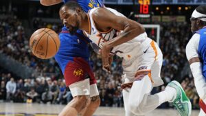 Durant meledak di PL, membawa Suns menang 117-107 atas Nuggets setelah membuang keunggulan 22 poin
