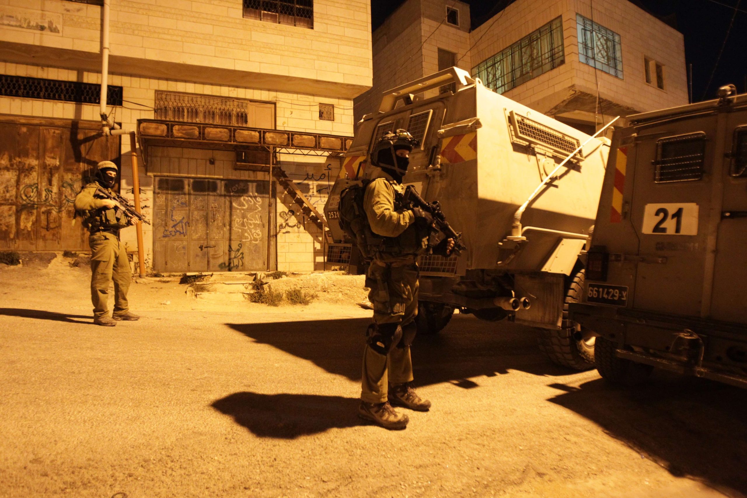 IOF menggerebek rumah-rumah, menculik warga Palestina di Bank W