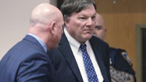 Istri yang terasing memberikan 'keuntungan dari keraguan' kepada tersangka pembunuh Gilgo Beach, dan mengunjunginya di penjara