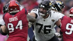 Jaguar dan guard Ezra Cleveland menyetujui kontrak 3 tahun senilai $28,5 juta, kata sumber AP