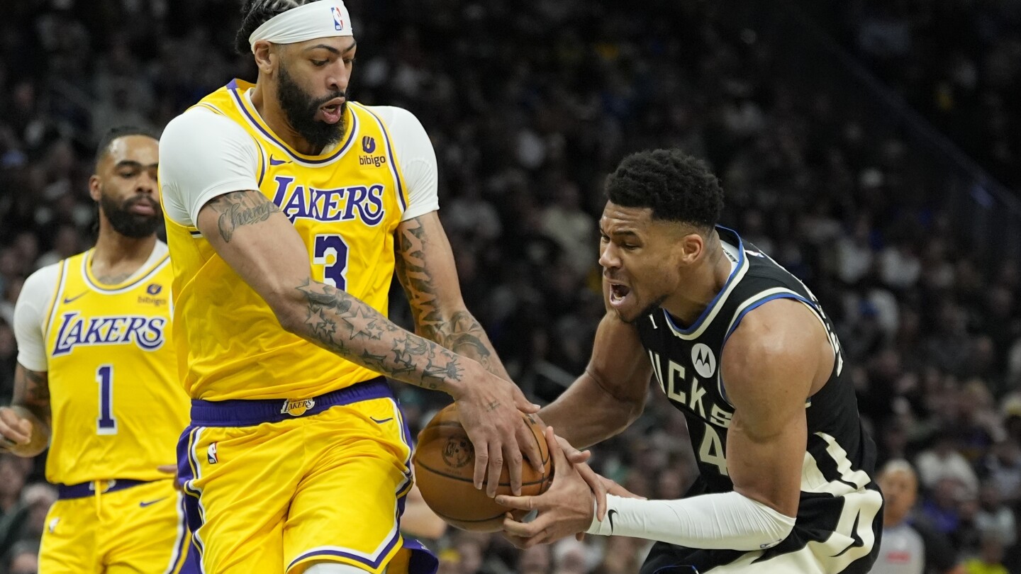 Lakers mengalahkan Bucks dalam 2OT di belakang triple-double Reeves