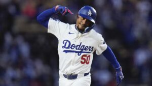 Mookie Betts mencetak rekor Dodgers dengan homer leadoff ke-29