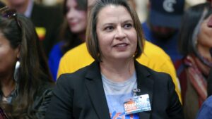 New Mexico menghentikan beberapa penjualan sewa ladang minyak karena perselisihan mengenai tarif royalti di Permian Basin