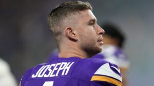 Packers merekrut mantan penendang Viking Greg Joseph untuk memberikan persaingan bagi Anders Carlson