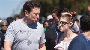 Tidak, Grimes Tidak Mengolok-olok Elon Musk karena Mengatakan Mantan Istri Kaya Telah Menghancurkan Peradaban