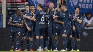 Bochum mempromosikan pelatih muda dalam upaya menghindari degradasi dari Bundesliga