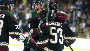 Carcone mencetak dua gol saat Coyotes mencetak enam gol di periode ketiga, bertaruh Golden Knights 7-4