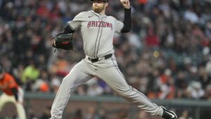 Jordan Montgomery menang dalam debutnya, Diamondbacks mendapatkan 22 pukulan dalam kemenangan 17-1 atas Giants