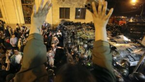 Parlemen Georgia melakukan pemungutan suara untuk menyetujui apa yang disebut 'hukum Rusia' yang menargetkan media pada pembacaan pertama