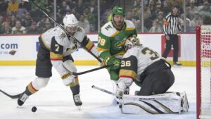 Ryan Hartman menangguhkan 3 pertandingan karena melempar tongkat ke es dari bangku cadangan Wild