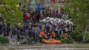 Sebuah kapal terbalik di Kashmir yang dikuasai India, menewaskan sedikitnya 4 orang