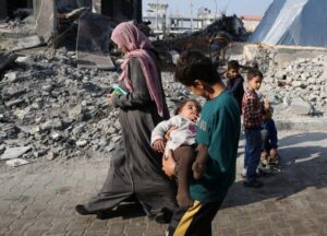 Seorang ibu berjuang sendirian untuk menafkahi anak-anaknya setelah suaminya ditangkap di Gaza
