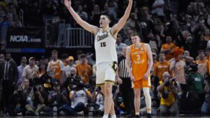 Zach Edey menjadi besar dan mengirim Purdue ke Final Four pertama sejak 1980 dengan kemenangan 72-66 atas Tennessee