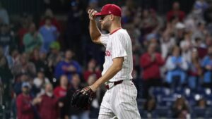 Zack Wheeler tidak memiliki tawaran untuk 7 1/3 inning saat Phillies mengalahkan White Sox yang terpuruk 9-5