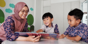 12 Anak Sekolah 300x150