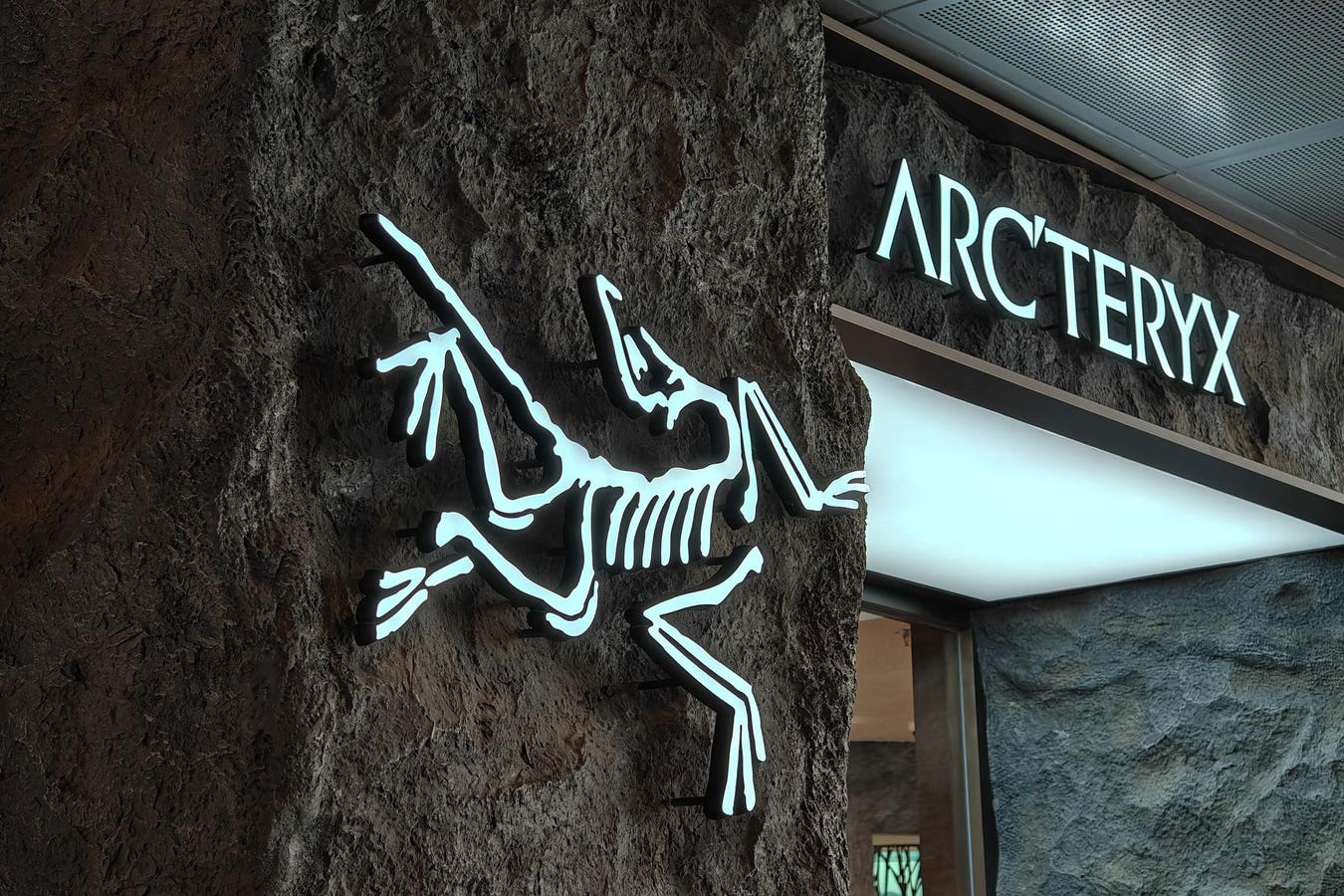 Arc'teryx yang Cenderung Mewah Baru Saja Memulai Pasar Pakaian Olahraga Luar Ruangan senilai $400 Miliar