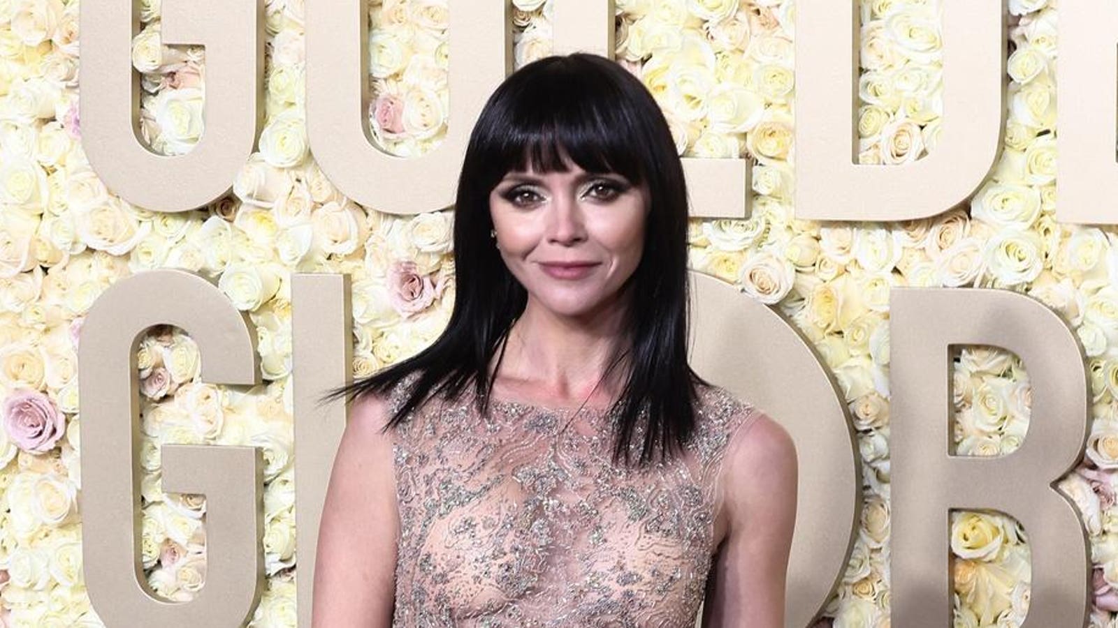 Bintang 'Rabu' Merilis Dek Kartu Tarot dan Buku Panduannya Sendiri