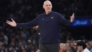 Carlisle dari Pacers didenda $35.000 oleh NBA karena mengkritik wasit, menyiratkan bias terhadap pasar kecil